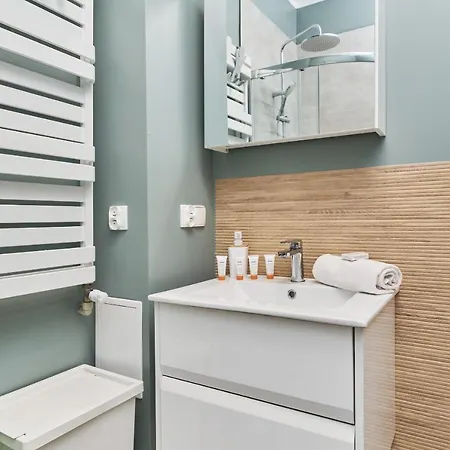 Family -64 M2 - Odrzanska By Renters *