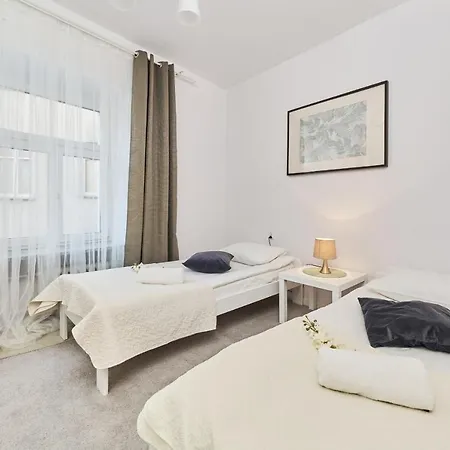 Family -64 M2 - Odrzanska By Renters Apartman *